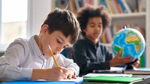 Activités éducatives adaptées pour enfants autistes : idées et conseils pratiques