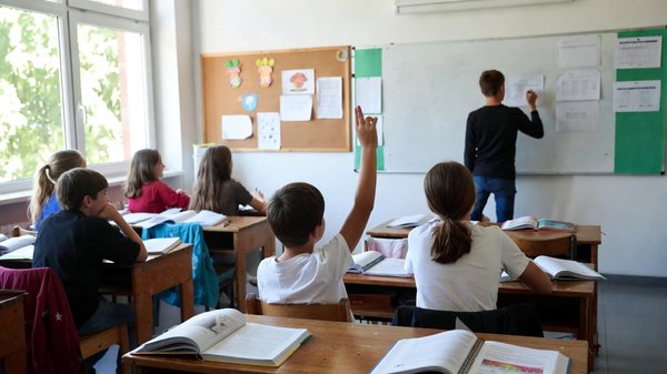 Découvrir les principes clés de la formation en pédagogie alternative